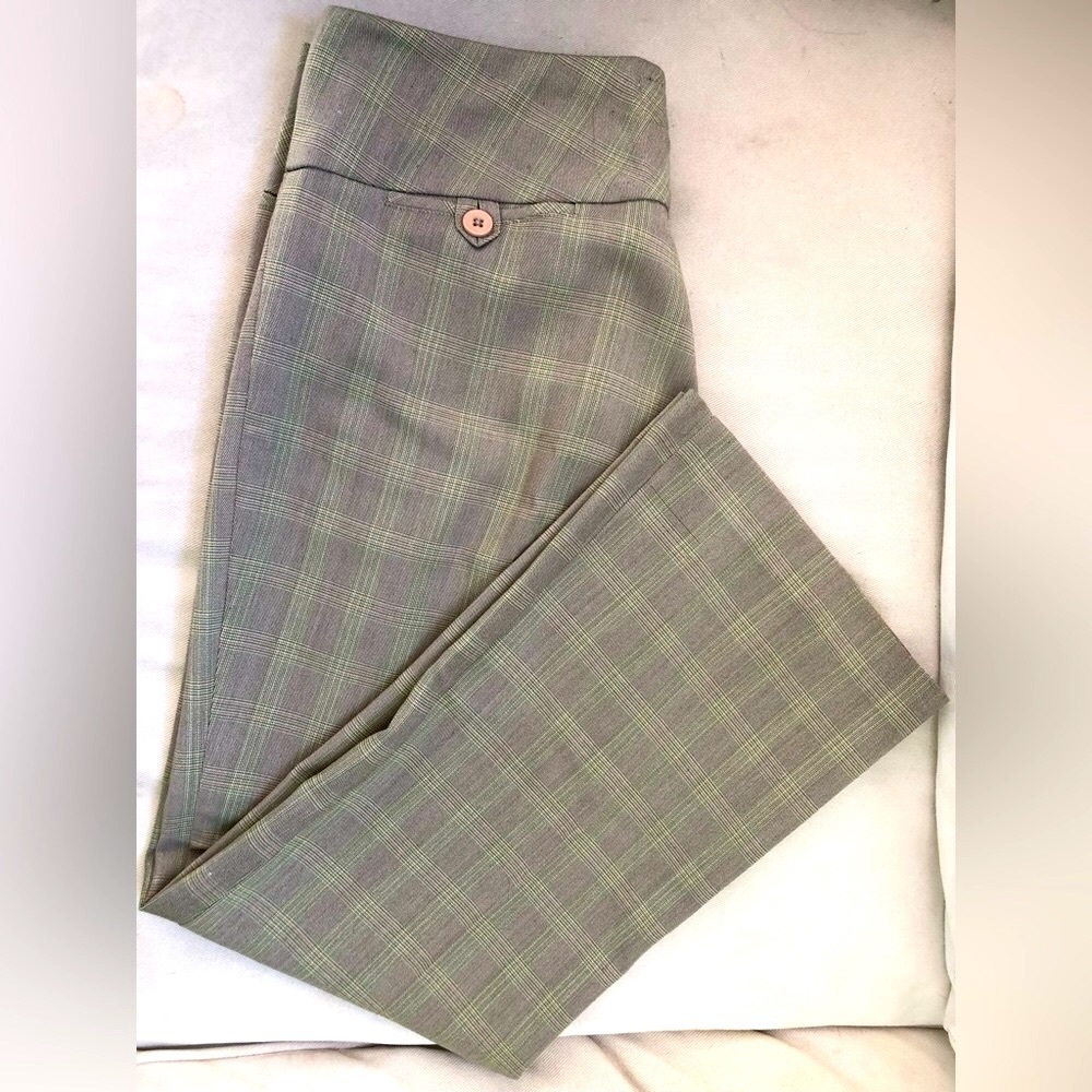 Green plaid pattern cropped slacks